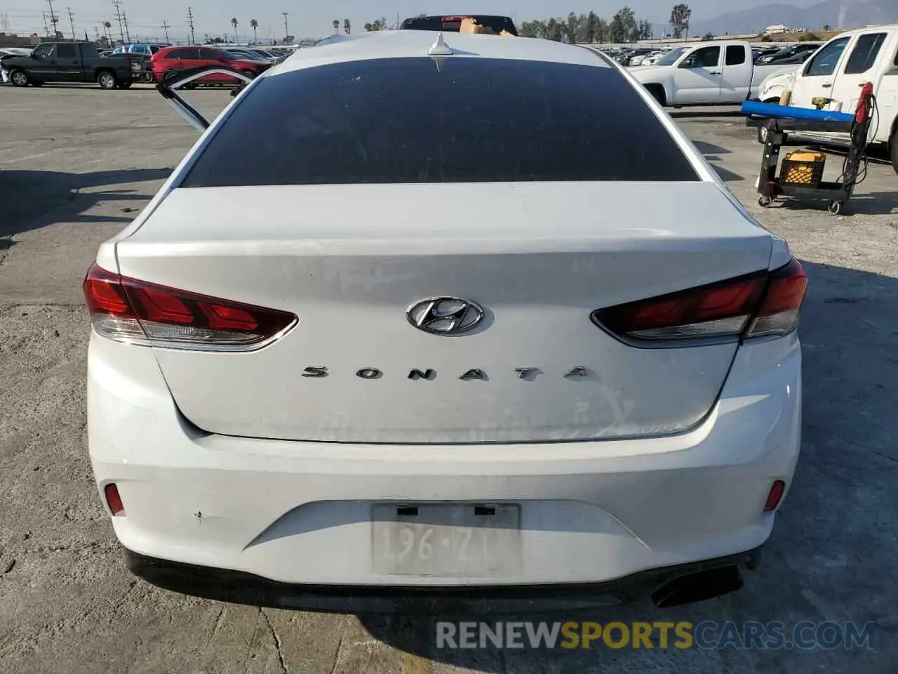 6 Photograph of a damaged car 5NPE24AF6KH740006 HYUNDAI SONATA 2019