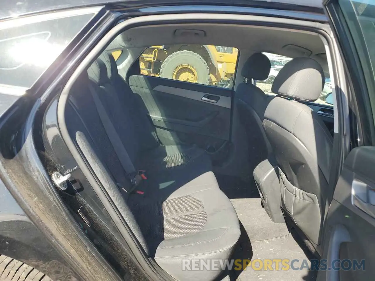 10 Photograph of a damaged car 5NPE24AF6KH741656 HYUNDAI SONATA 2019