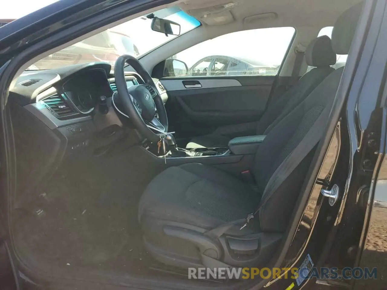 7 Photograph of a damaged car 5NPE24AF6KH741656 HYUNDAI SONATA 2019
