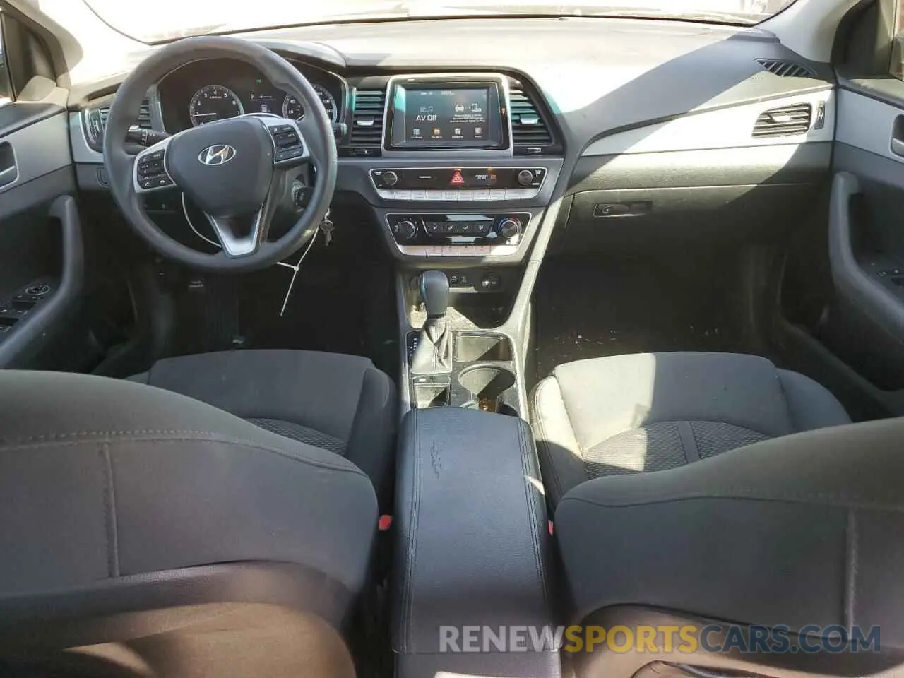 8 Photograph of a damaged car 5NPE24AF6KH741656 HYUNDAI SONATA 2019