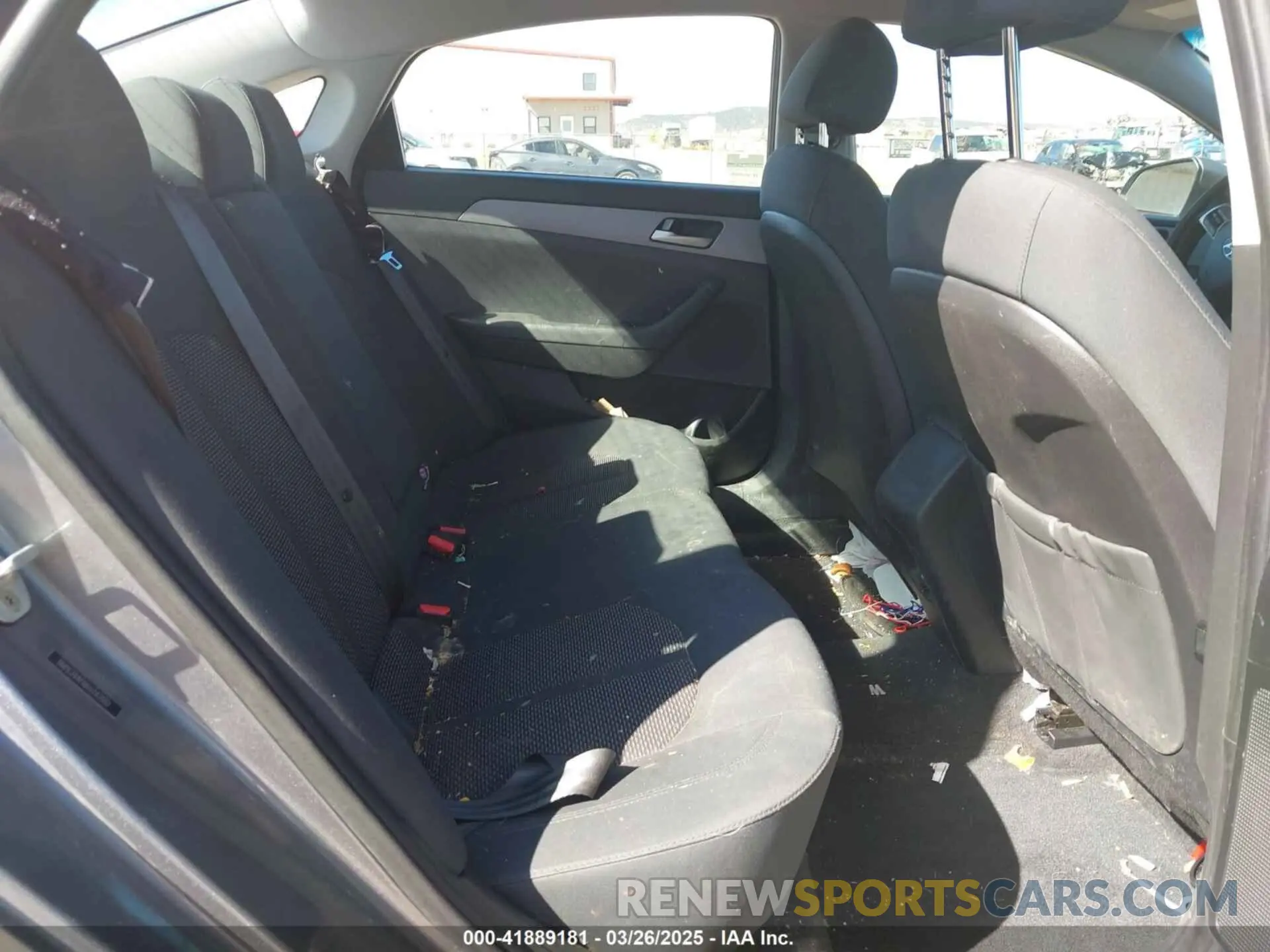 8 Photograph of a damaged car 5NPE24AF6KH743102 HYUNDAI SONATA 2019