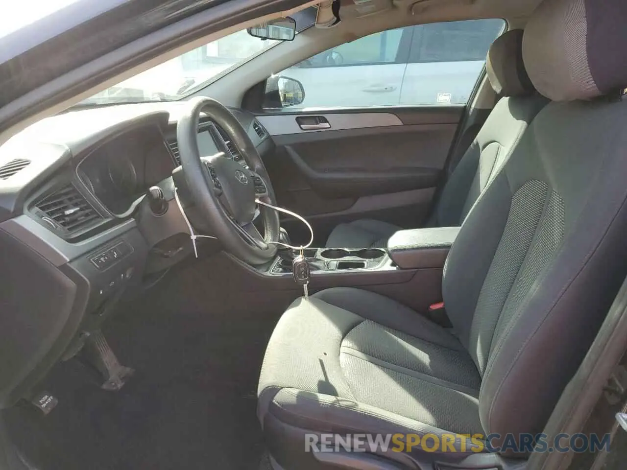7 Photograph of a damaged car 5NPE24AF6KH745030 HYUNDAI SONATA 2019