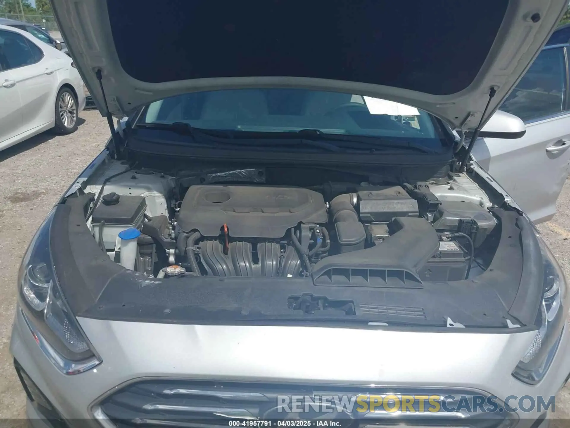 10 Photograph of a damaged car 5NPE24AF6KH746694 HYUNDAI SONATA 2019