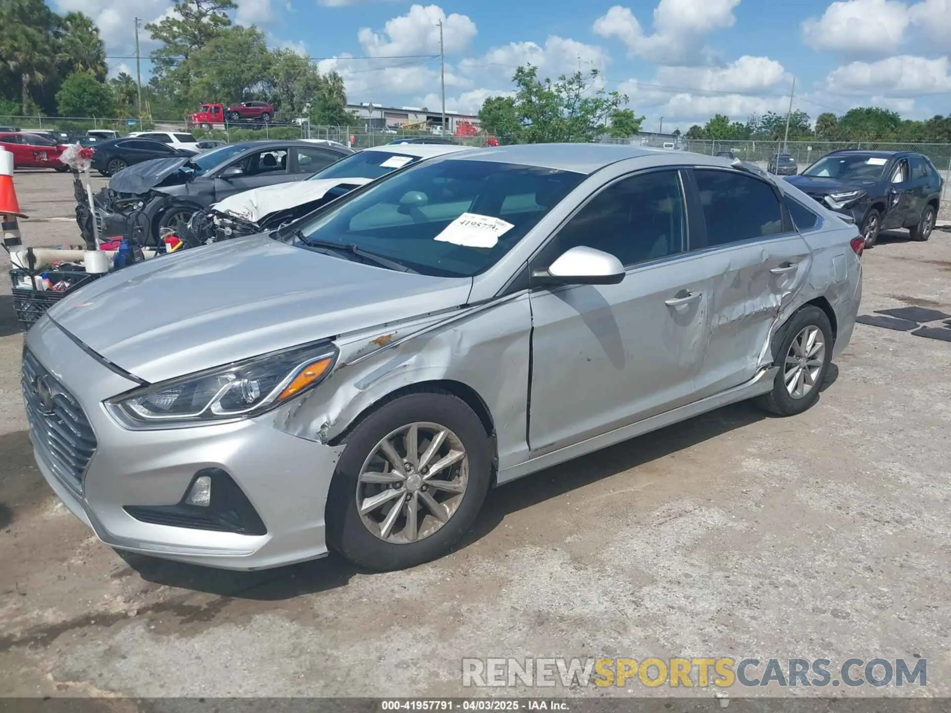 2 Photograph of a damaged car 5NPE24AF6KH746694 HYUNDAI SONATA 2019