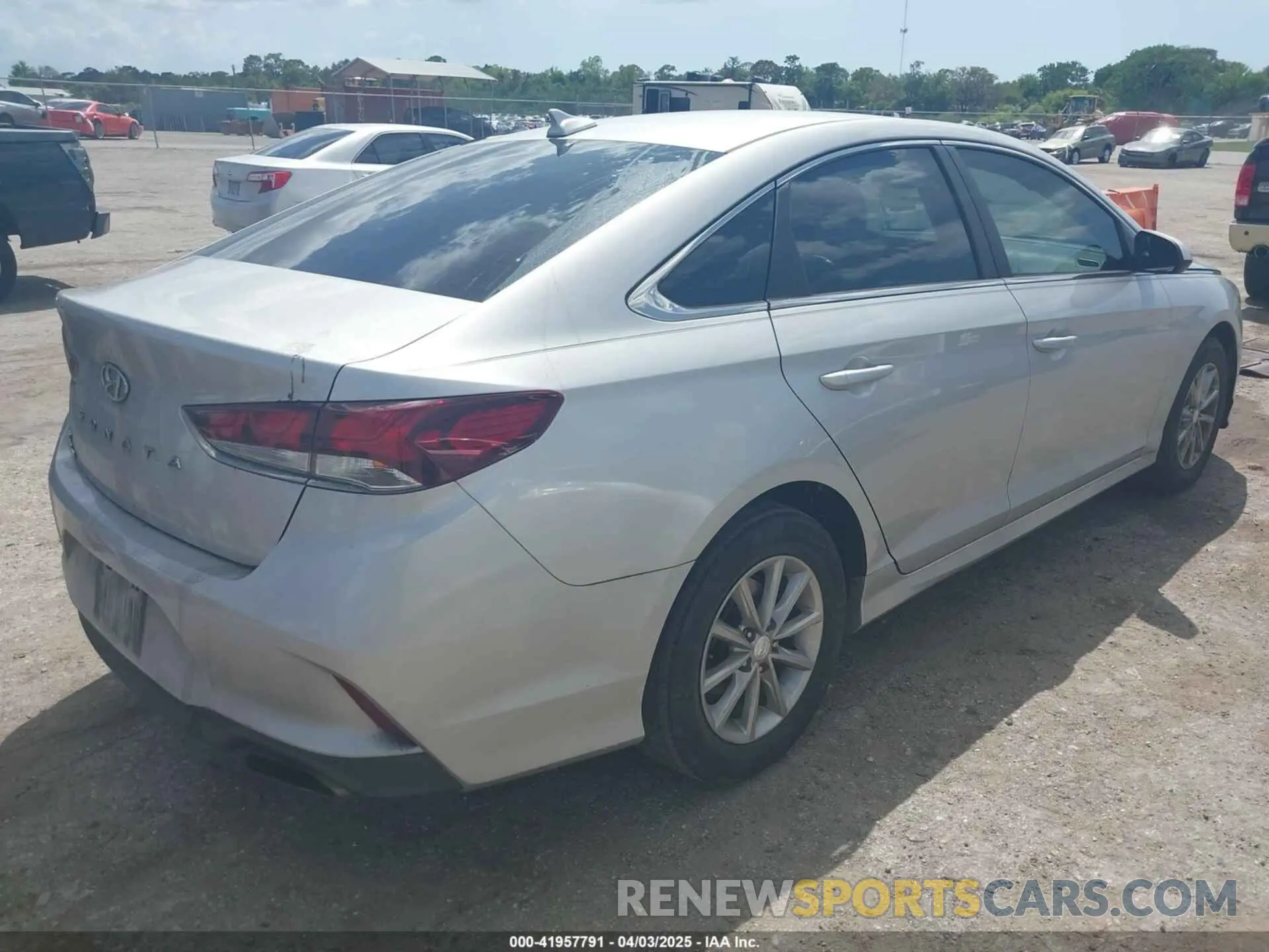 4 Photograph of a damaged car 5NPE24AF6KH746694 HYUNDAI SONATA 2019