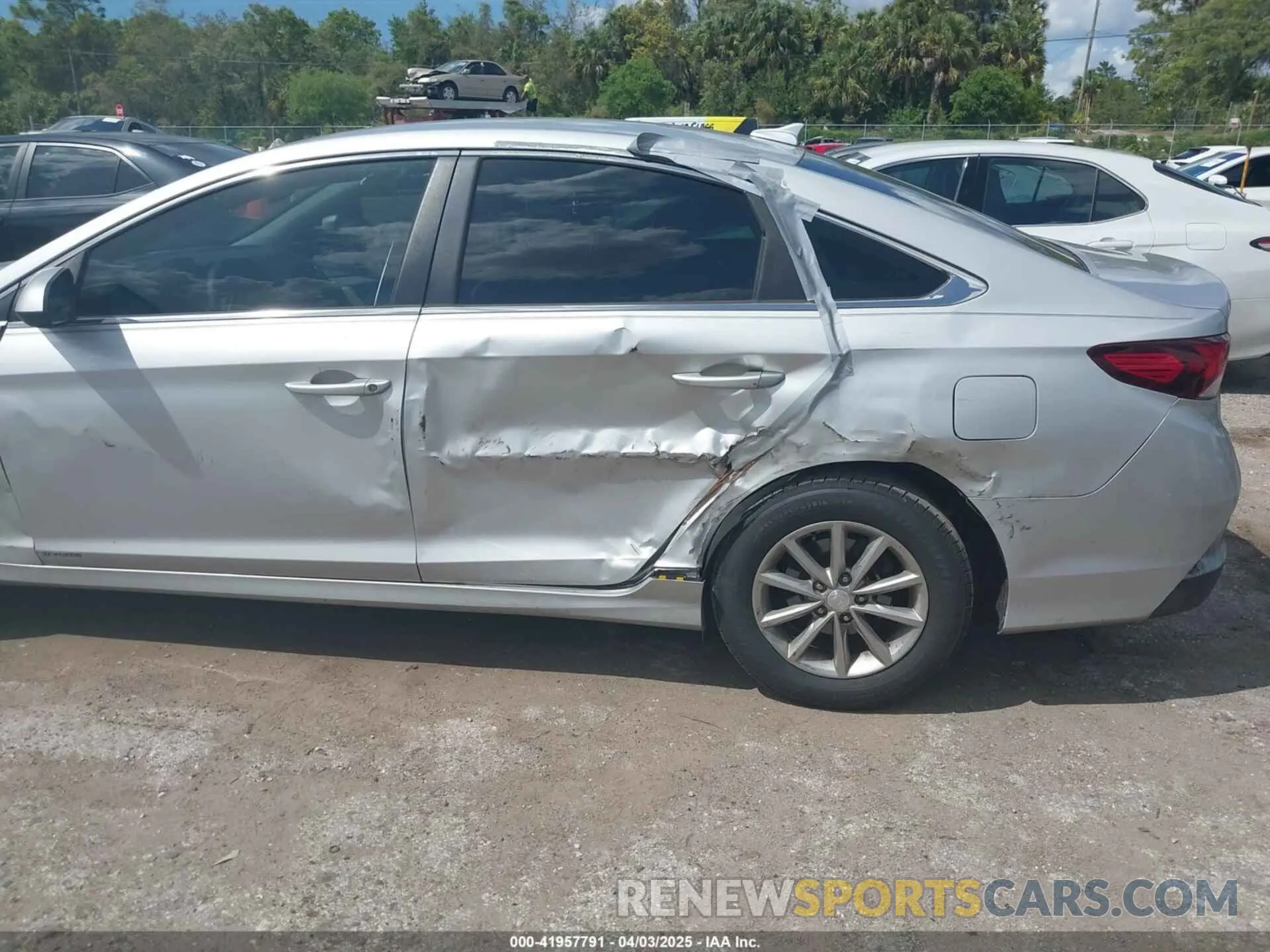 6 Photograph of a damaged car 5NPE24AF6KH746694 HYUNDAI SONATA 2019