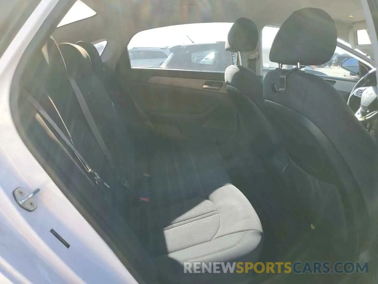 11 Photograph of a damaged car 5NPE24AF6KH748347 HYUNDAI SONATA 2019