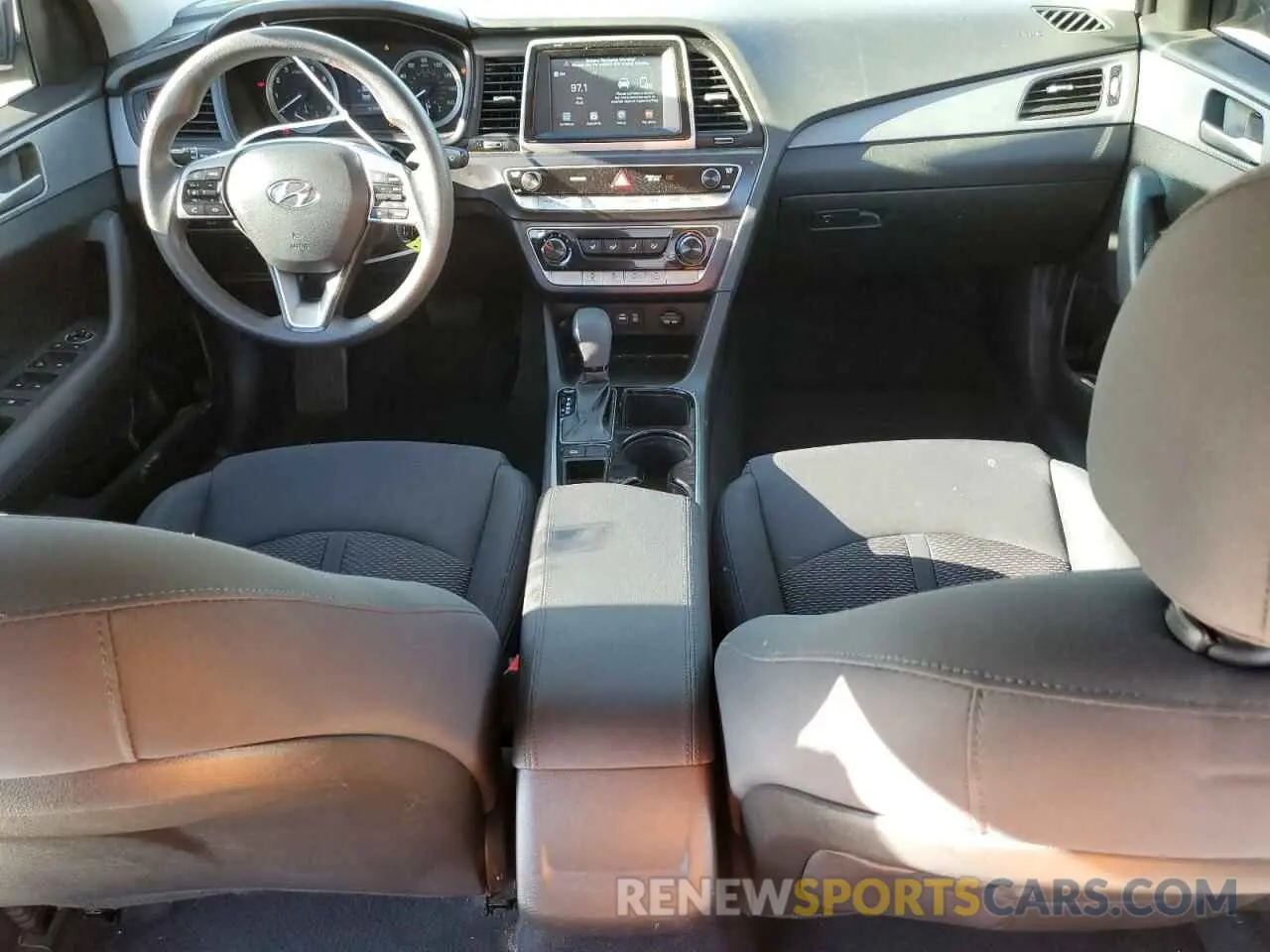 8 Photograph of a damaged car 5NPE24AF6KH748347 HYUNDAI SONATA 2019