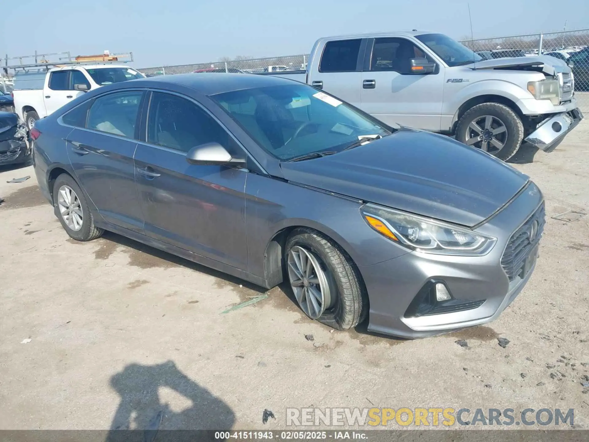 1 Photograph of a damaged car 5NPE24AF6KH750034 HYUNDAI SONATA 2019