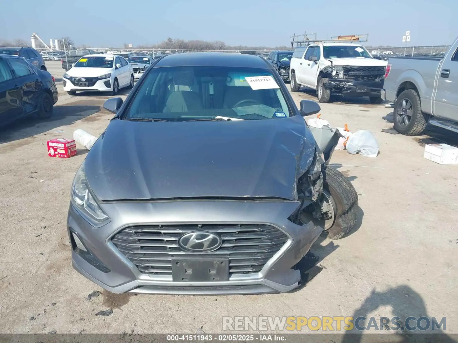 12 Photograph of a damaged car 5NPE24AF6KH750034 HYUNDAI SONATA 2019