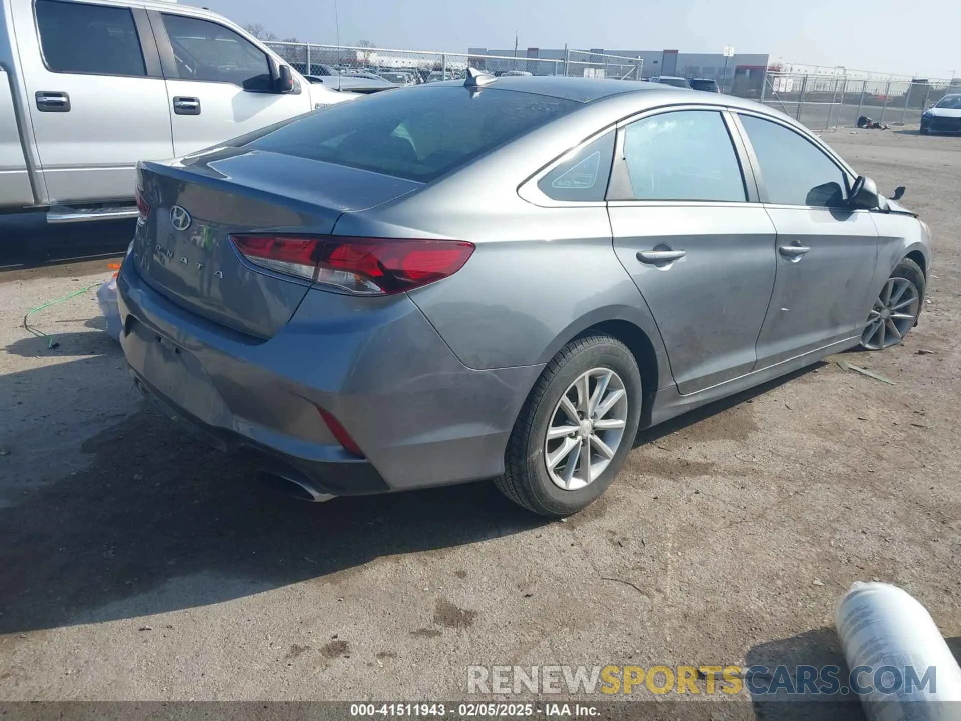 4 Photograph of a damaged car 5NPE24AF6KH750034 HYUNDAI SONATA 2019