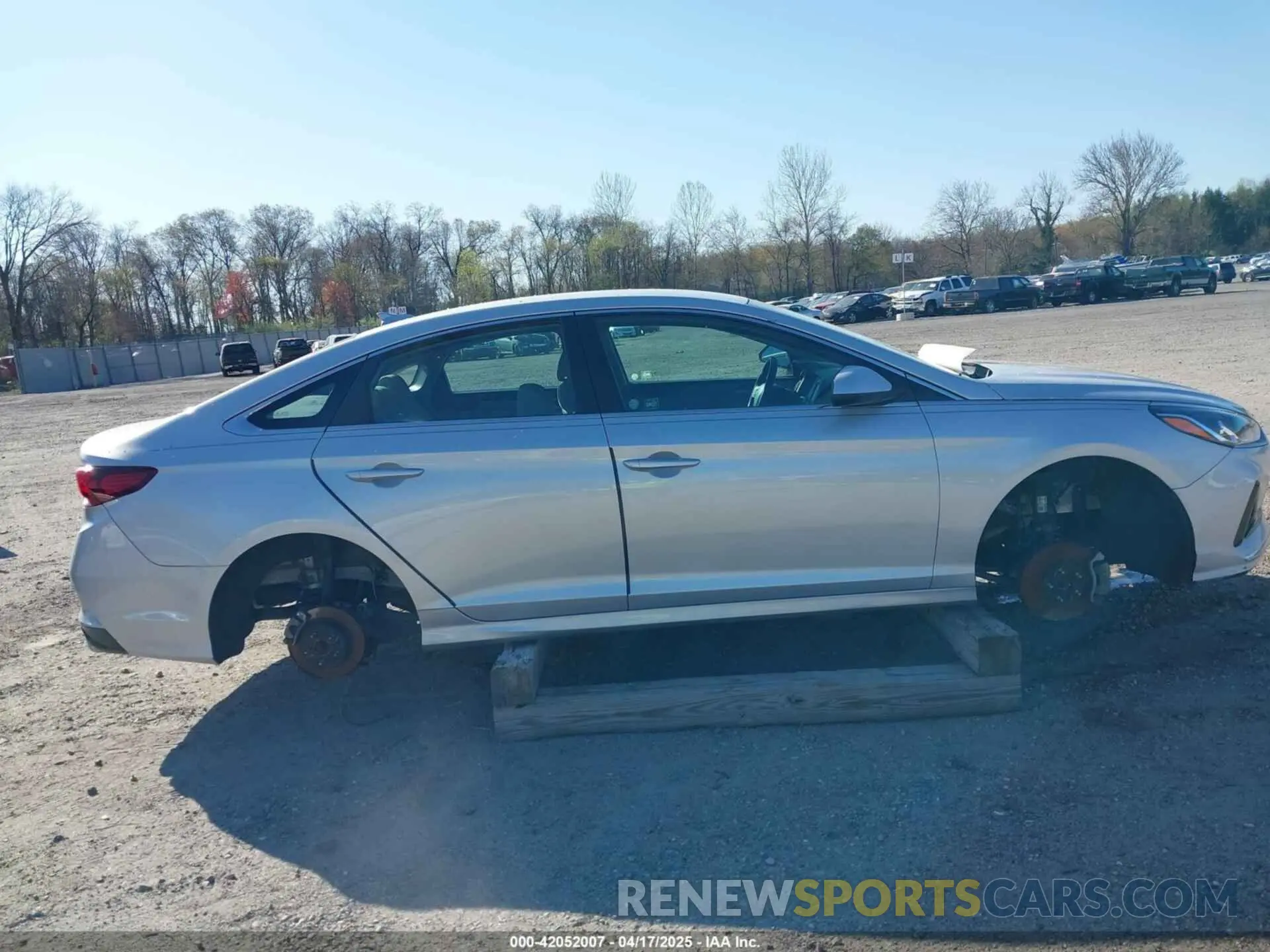 14 Photograph of a damaged car 5NPE24AF6KH750647 HYUNDAI SONATA 2019