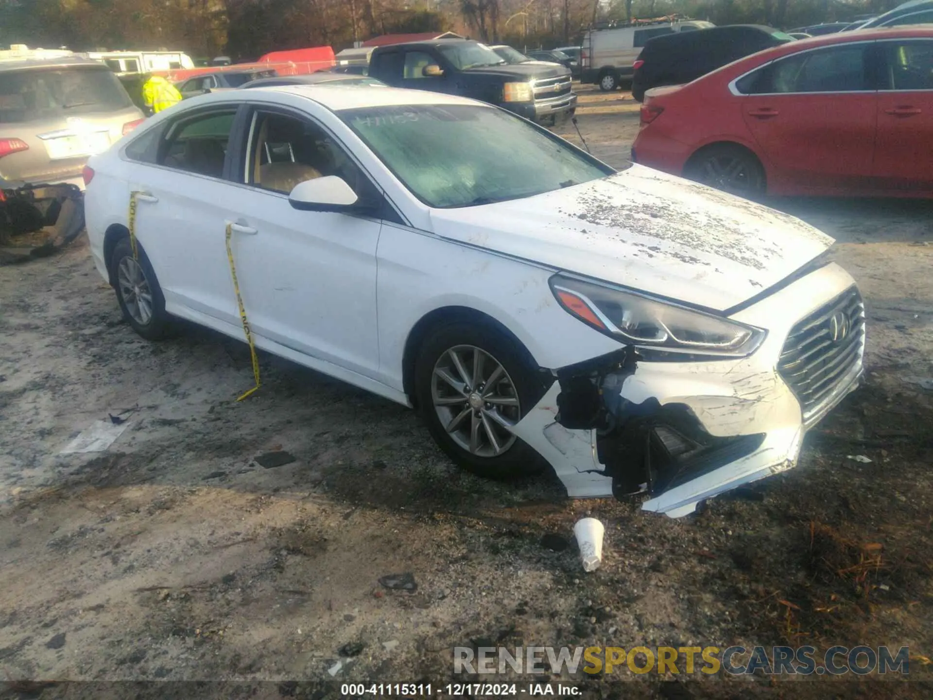 1 Photograph of a damaged car 5NPE24AF6KH756335 HYUNDAI SONATA 2019