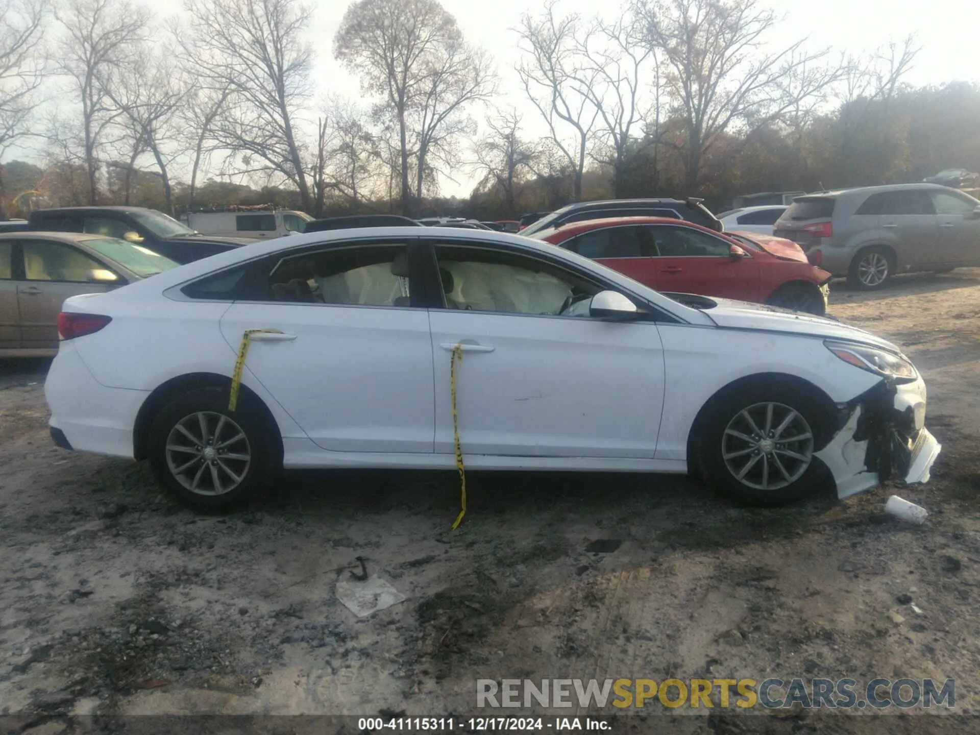 12 Photograph of a damaged car 5NPE24AF6KH756335 HYUNDAI SONATA 2019