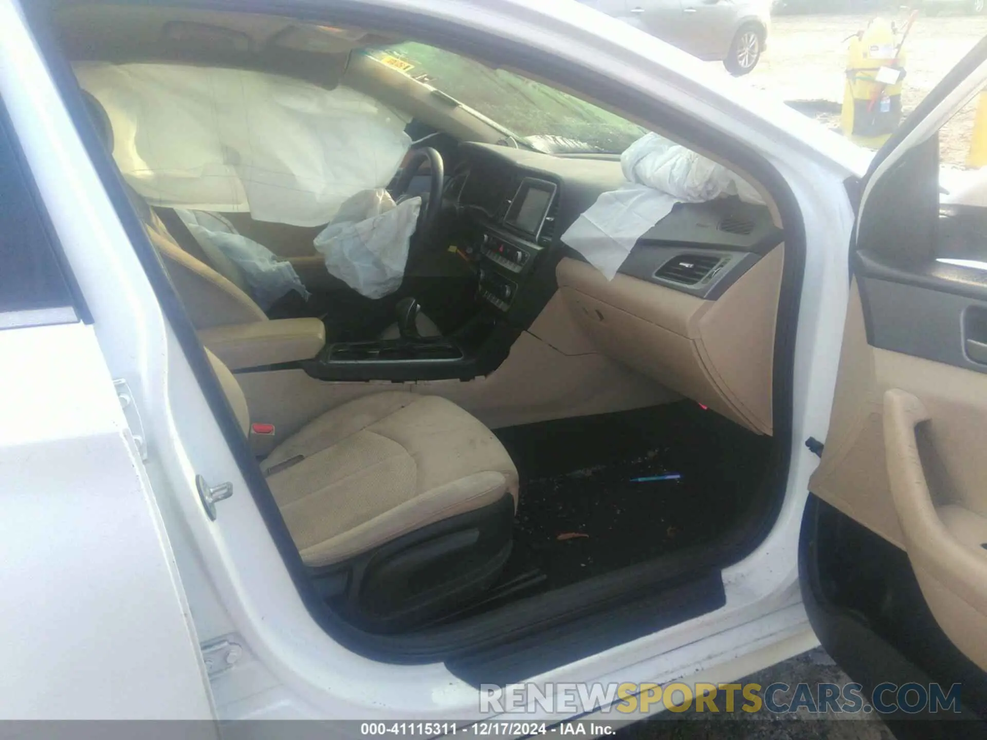 5 Photograph of a damaged car 5NPE24AF6KH756335 HYUNDAI SONATA 2019