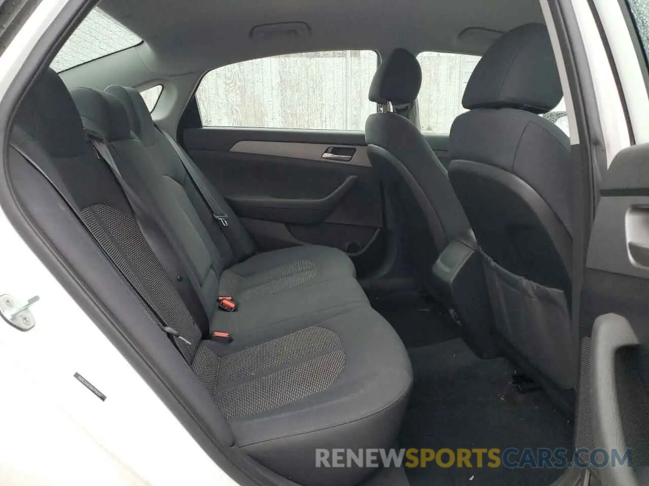 10 Photograph of a damaged car 5NPE24AF6KH756397 HYUNDAI SONATA 2019