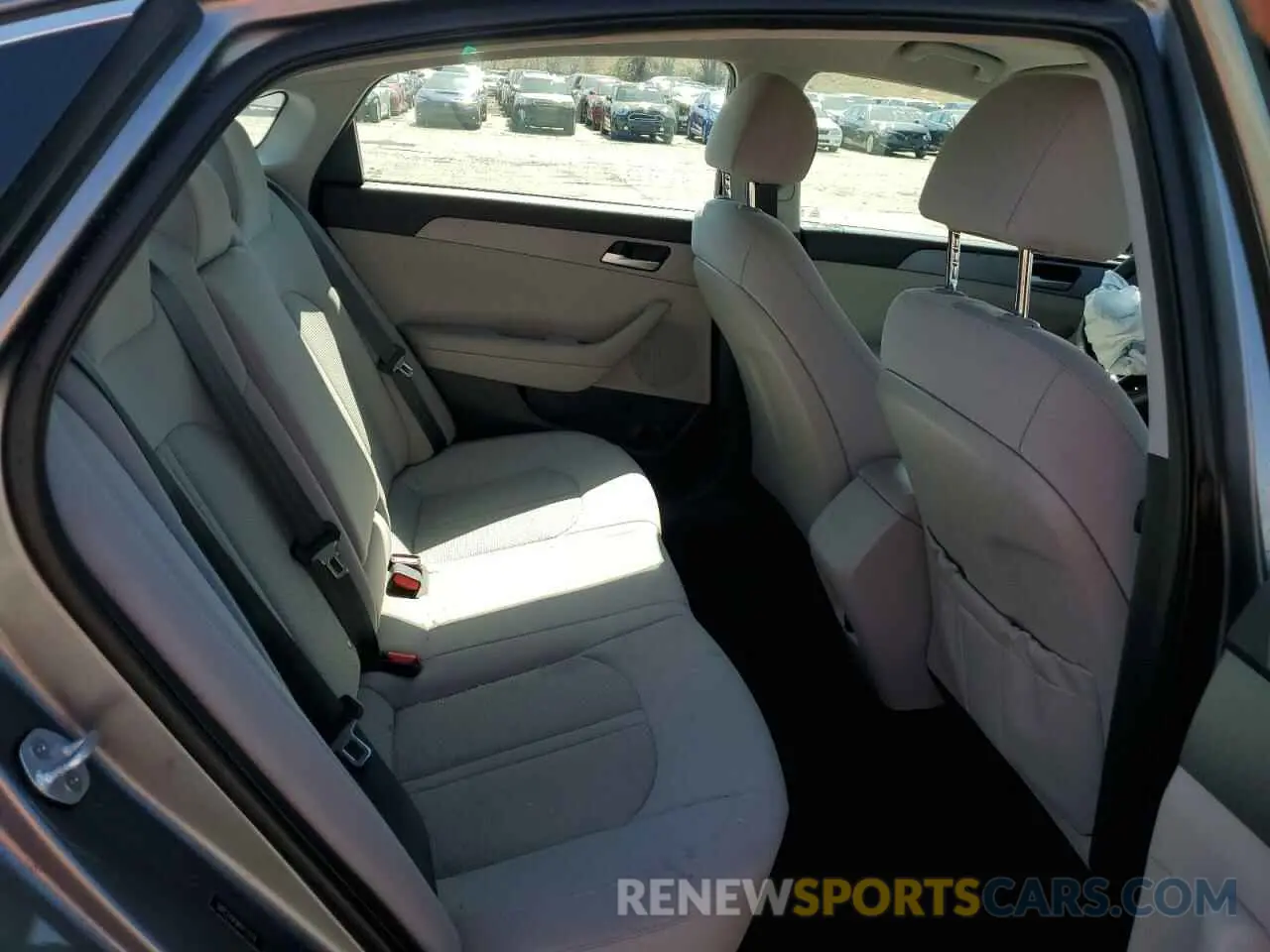 10 Photograph of a damaged car 5NPE24AF6KH771174 HYUNDAI SONATA 2019