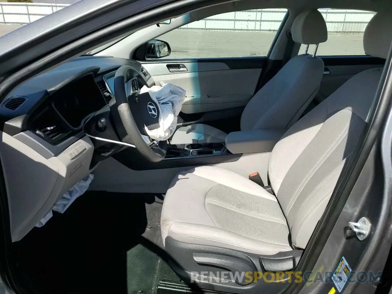 7 Photograph of a damaged car 5NPE24AF6KH771174 HYUNDAI SONATA 2019