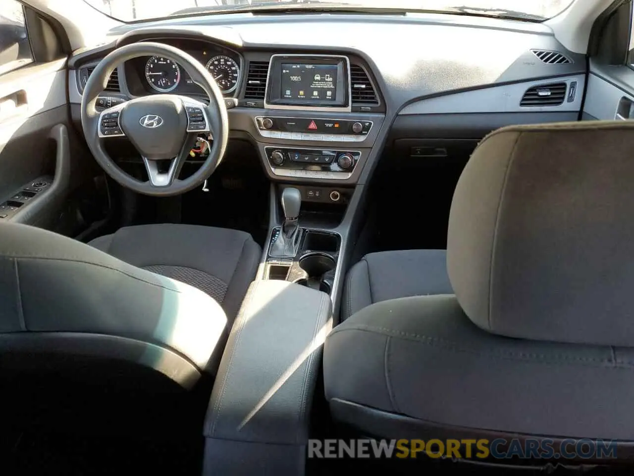 8 Photograph of a damaged car 5NPE24AF6KH780389 HYUNDAI SONATA 2019