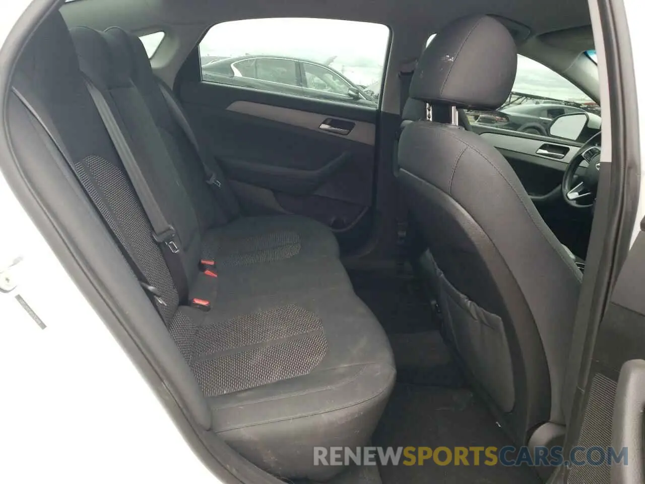 10 Photograph of a damaged car 5NPE24AF6KH782448 HYUNDAI SONATA 2019