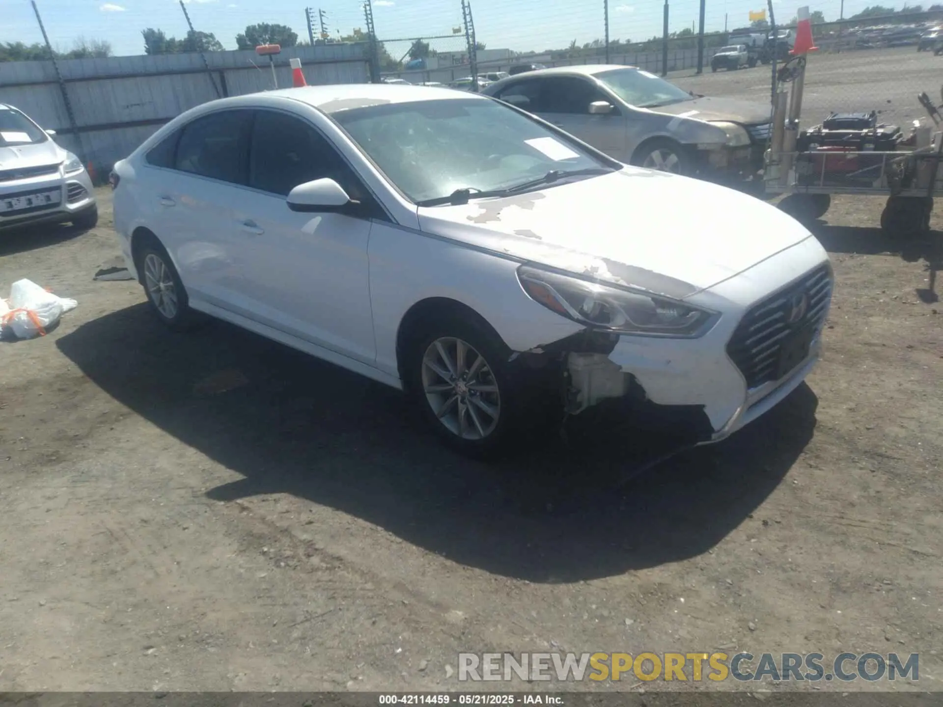 1 Photograph of a damaged car 5NPE24AF6KH791294 HYUNDAI SONATA 2019