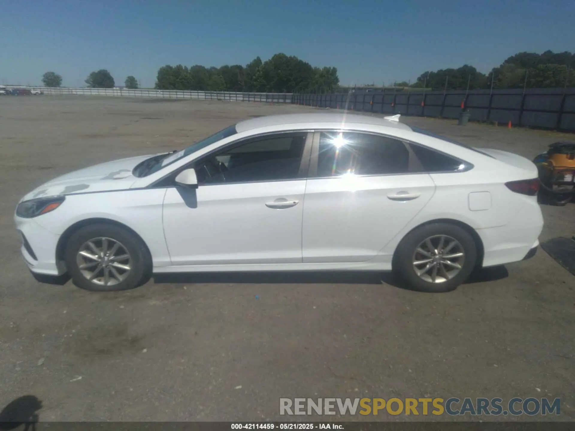 15 Photograph of a damaged car 5NPE24AF6KH791294 HYUNDAI SONATA 2019