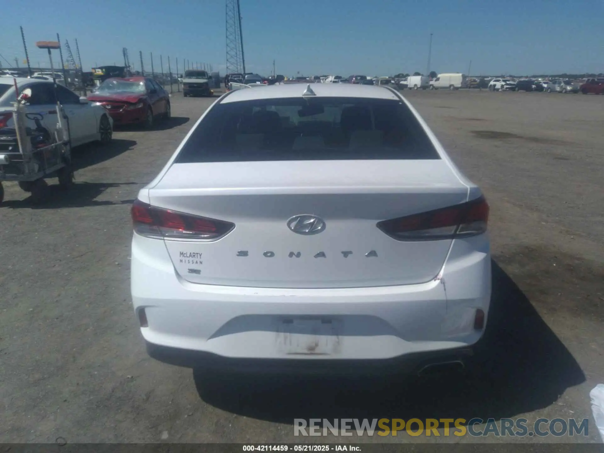 17 Photograph of a damaged car 5NPE24AF6KH791294 HYUNDAI SONATA 2019