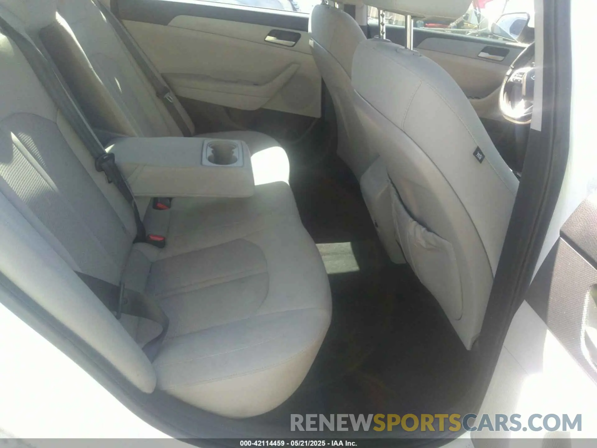 8 Photograph of a damaged car 5NPE24AF6KH791294 HYUNDAI SONATA 2019
