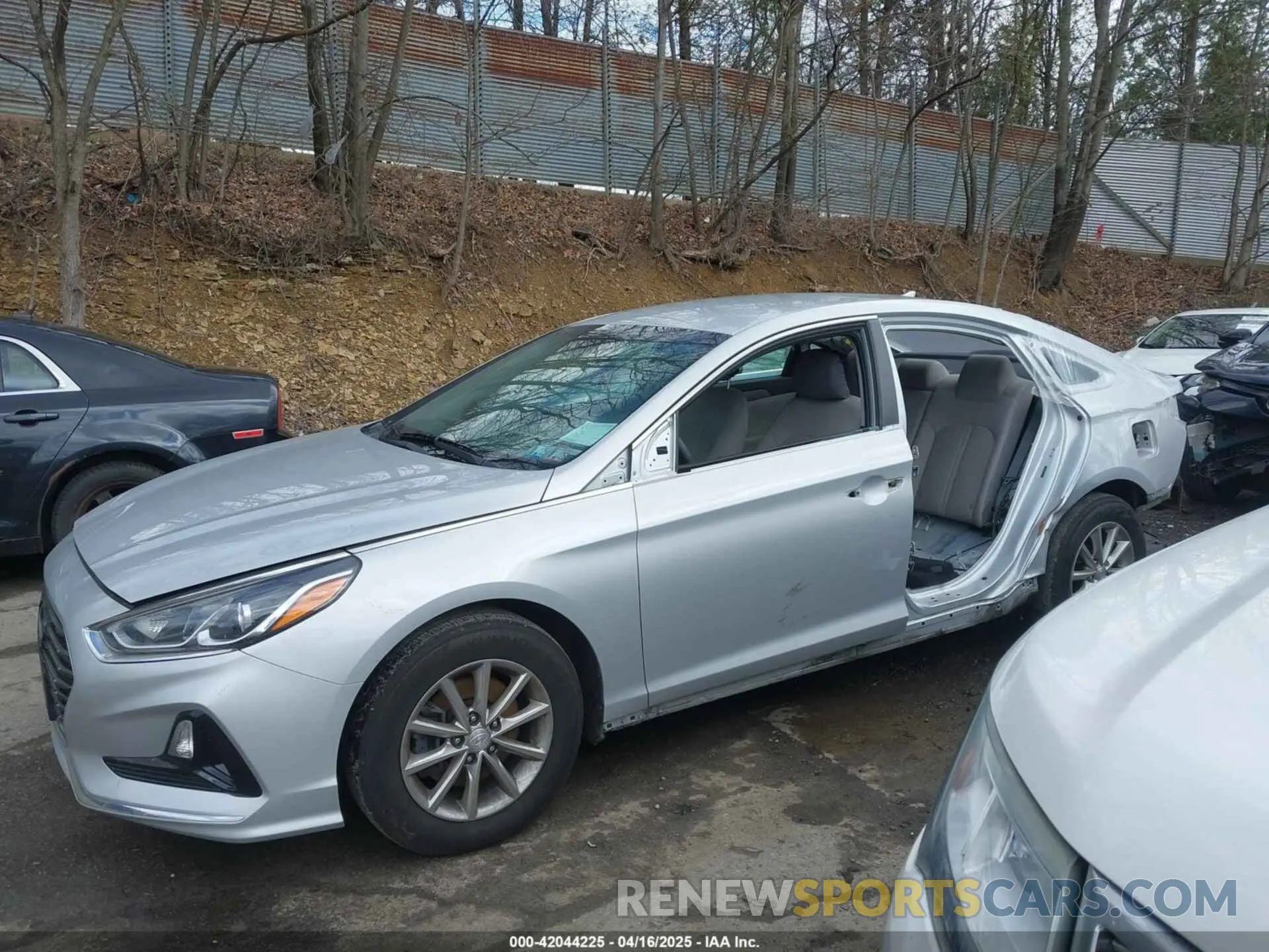 15 Photograph of a damaged car 5NPE24AF6KH815674 HYUNDAI SONATA 2019