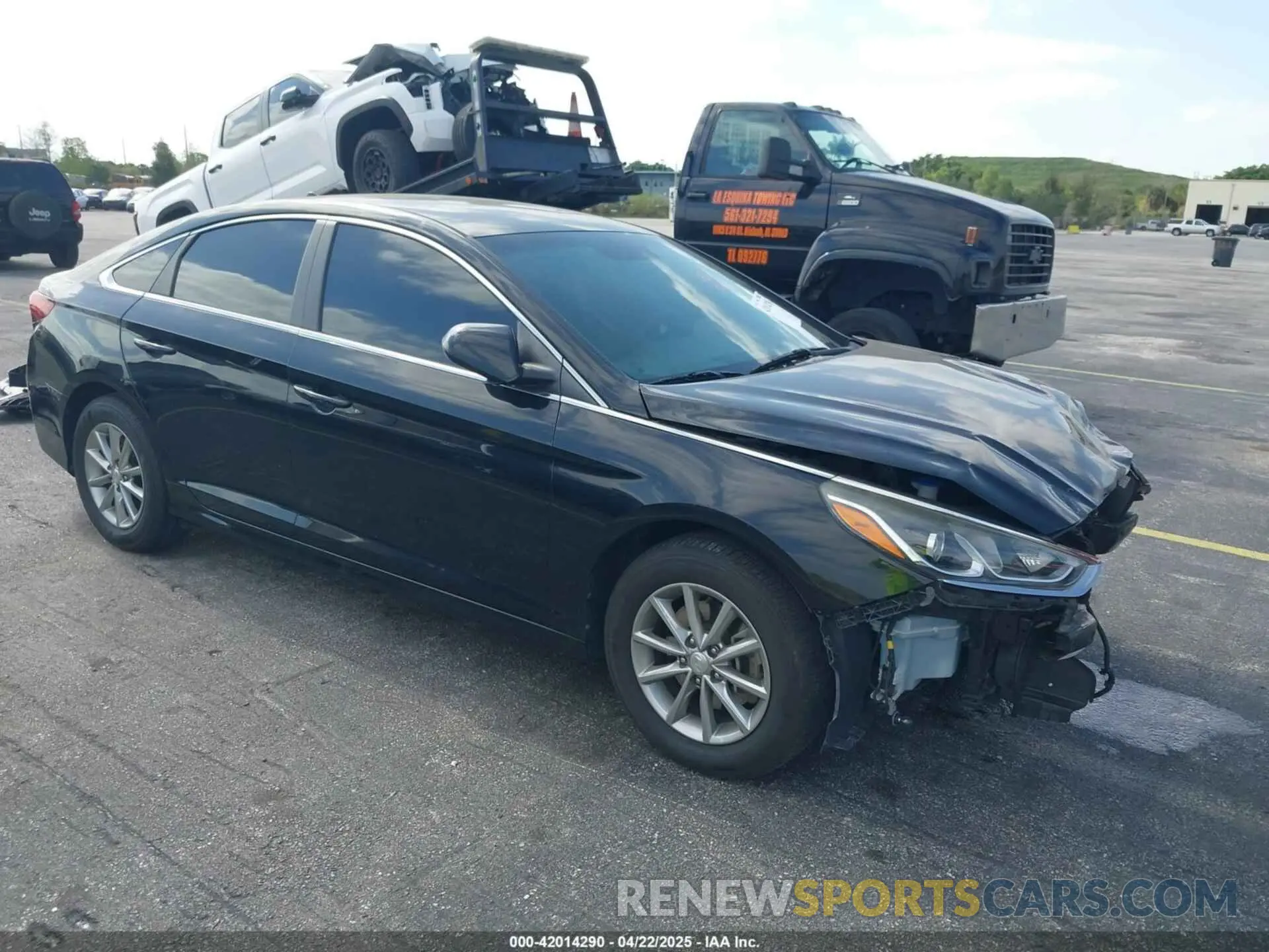 1 Photograph of a damaged car 5NPE24AF7KH735865 HYUNDAI SONATA 2019
