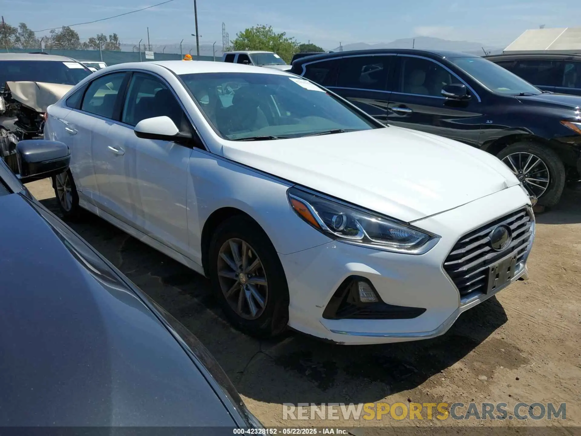 1 Photograph of a damaged car 5NPE24AF7KH736238 HYUNDAI SONATA 2019