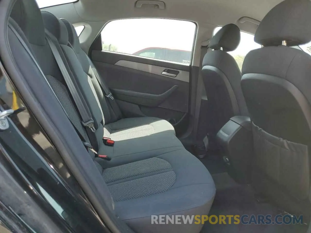 10 Photograph of a damaged car 5NPE24AF7KH736272 HYUNDAI SONATA 2019