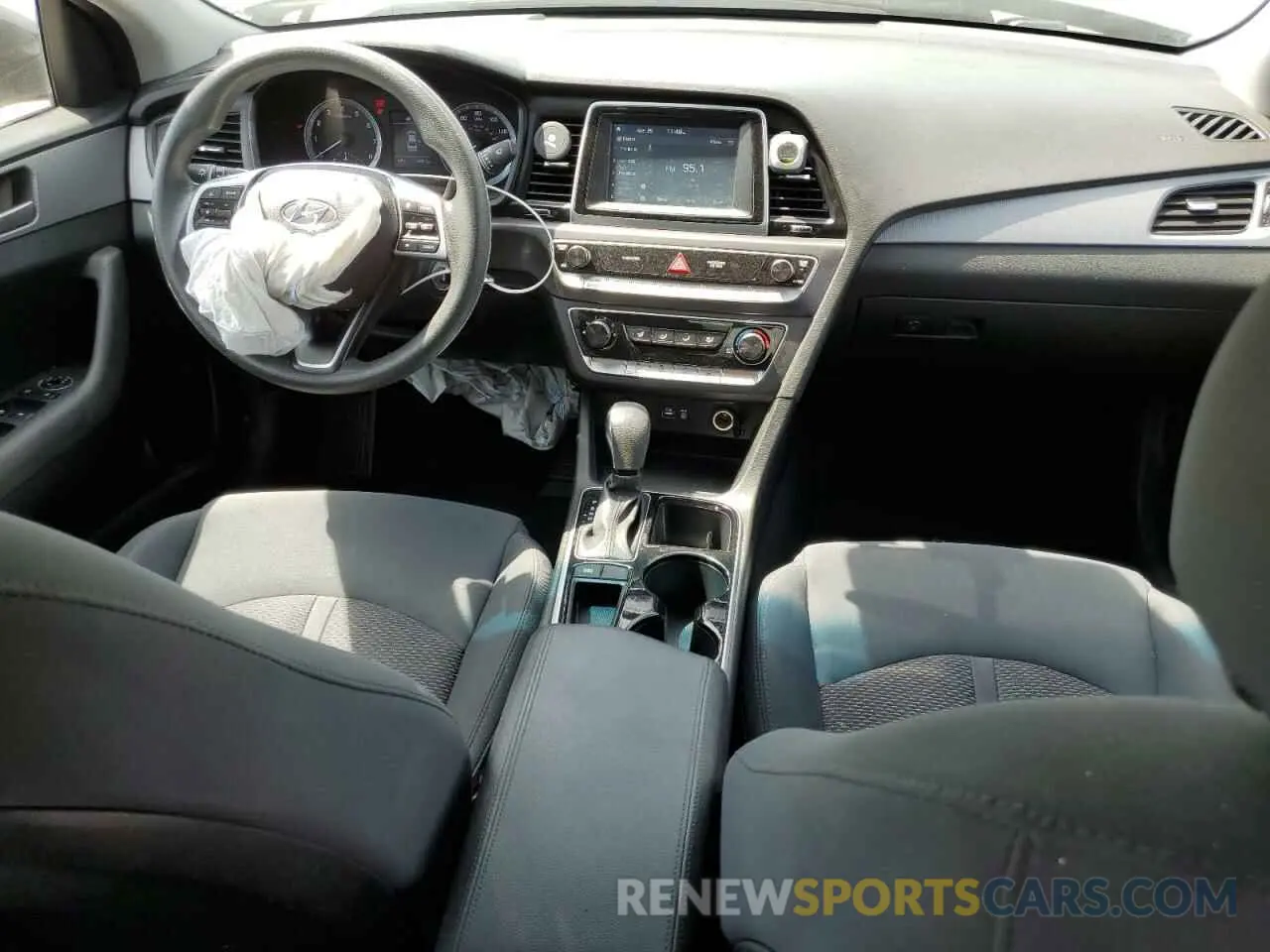 8 Photograph of a damaged car 5NPE24AF7KH736272 HYUNDAI SONATA 2019