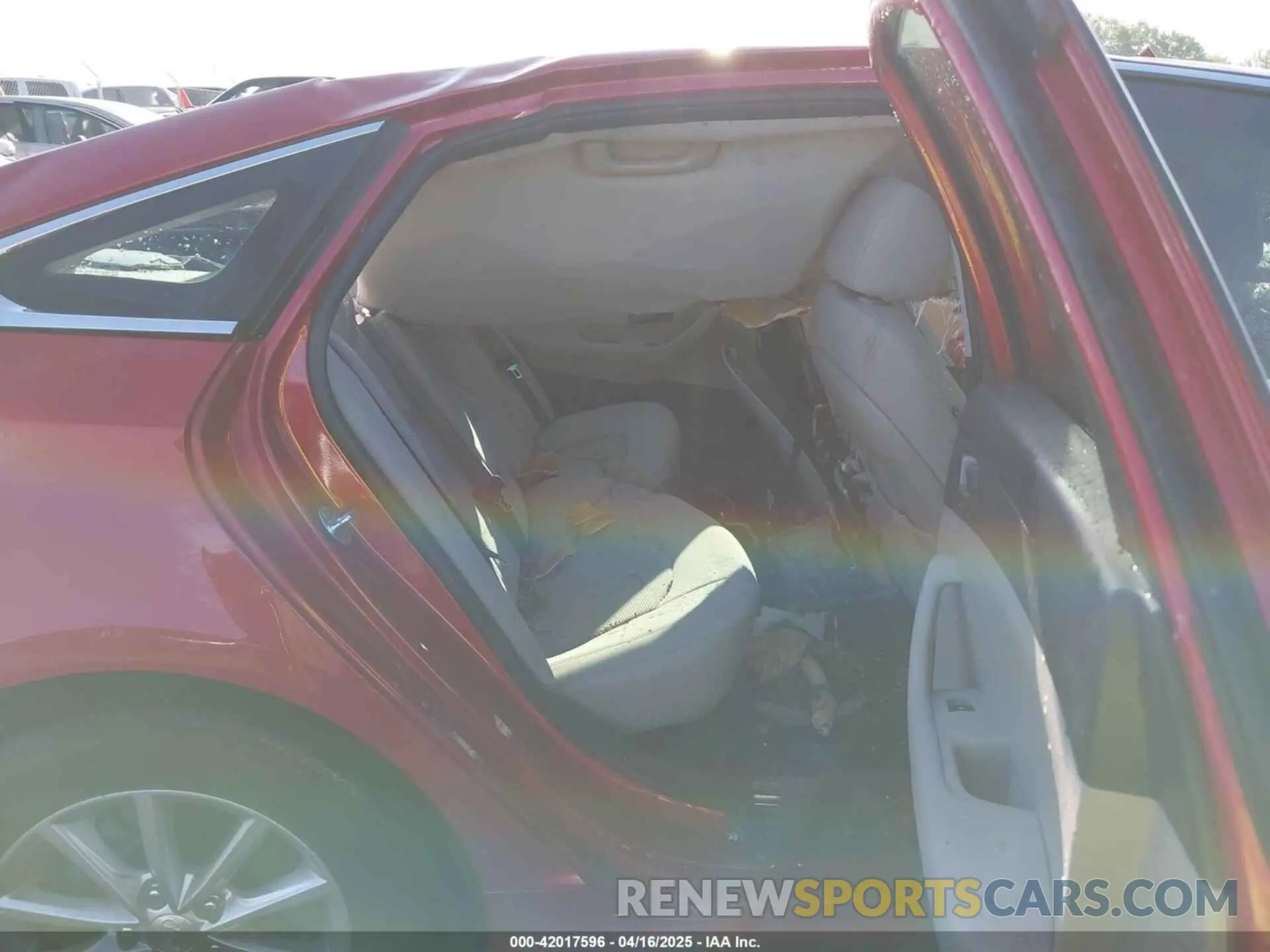 8 Photograph of a damaged car 5NPE24AF7KH740256 HYUNDAI SONATA 2019