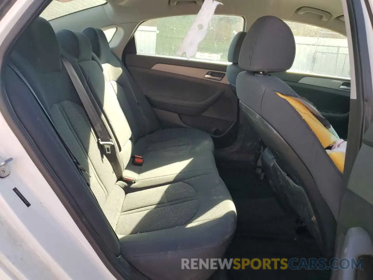 10 Photograph of a damaged car 5NPE24AF7KH746302 HYUNDAI SONATA 2019