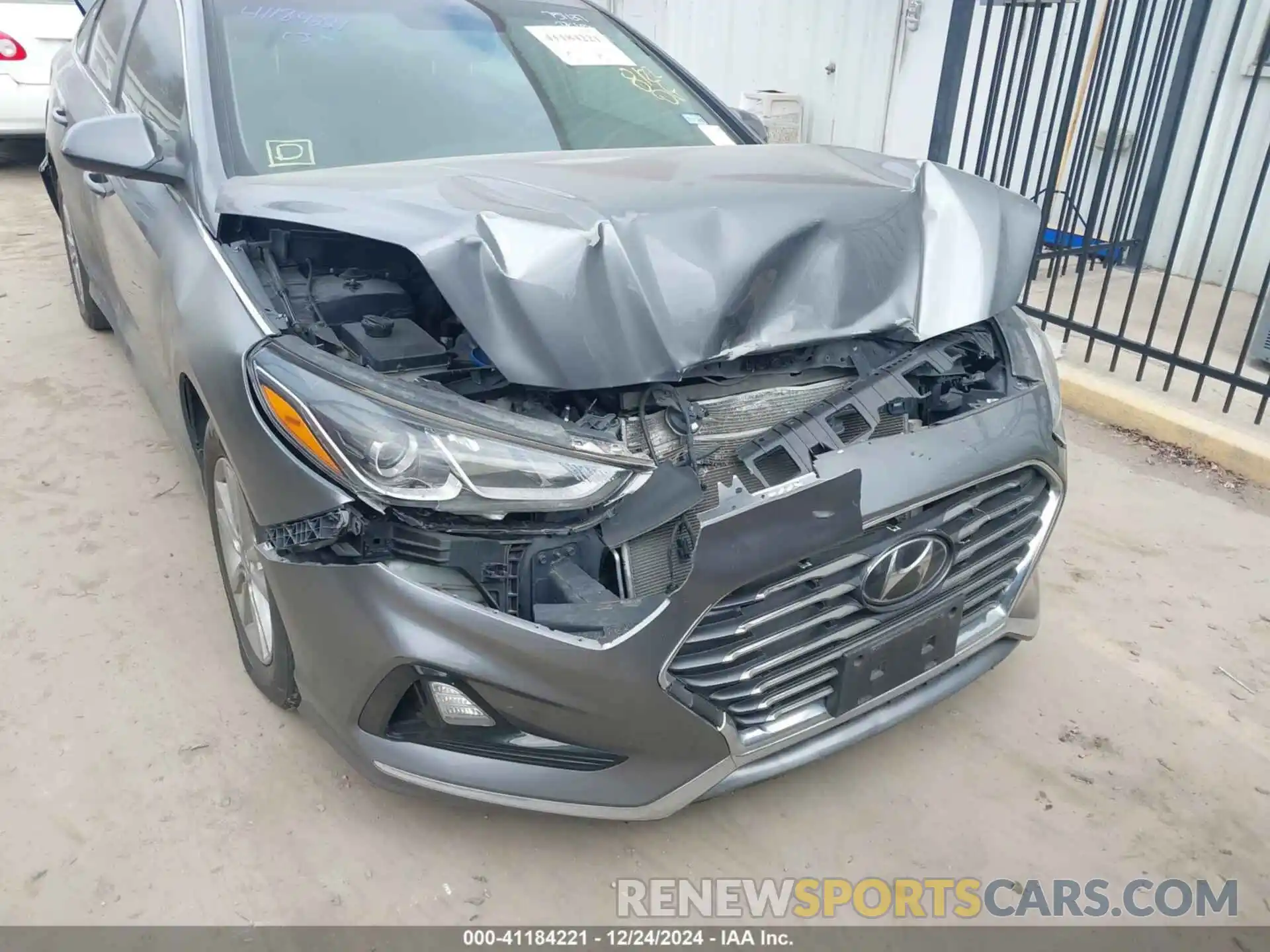 18 Photograph of a damaged car 5NPE24AF7KH751127 HYUNDAI SONATA 2019