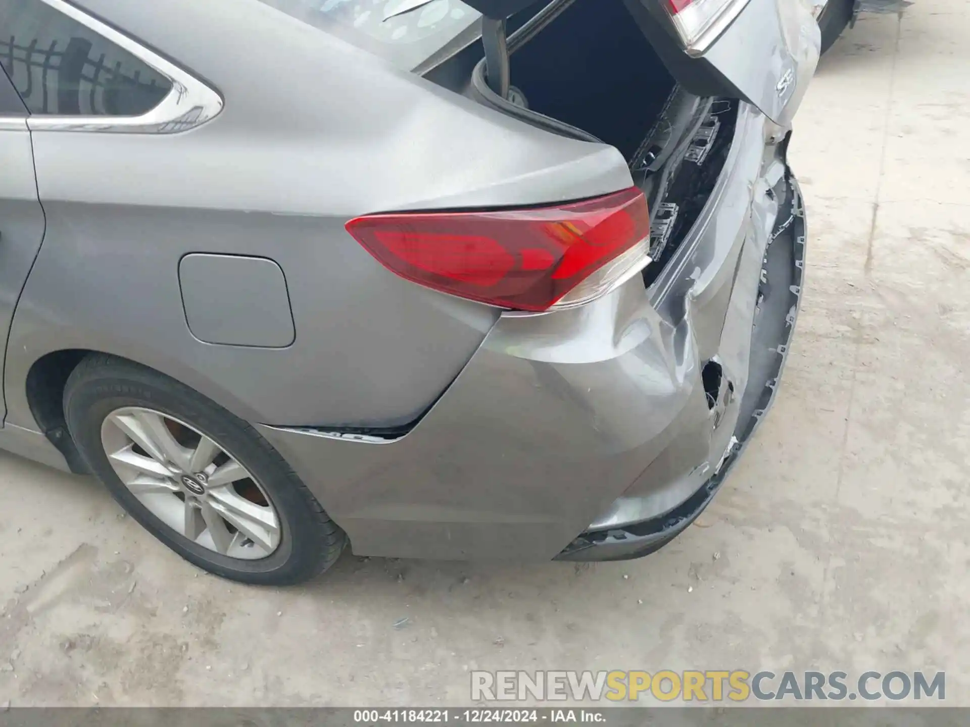 9 Photograph of a damaged car 5NPE24AF7KH751127 HYUNDAI SONATA 2019