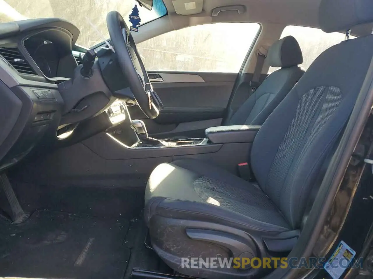 7 Photograph of a damaged car 5NPE24AF7KH751838 HYUNDAI SONATA 2019