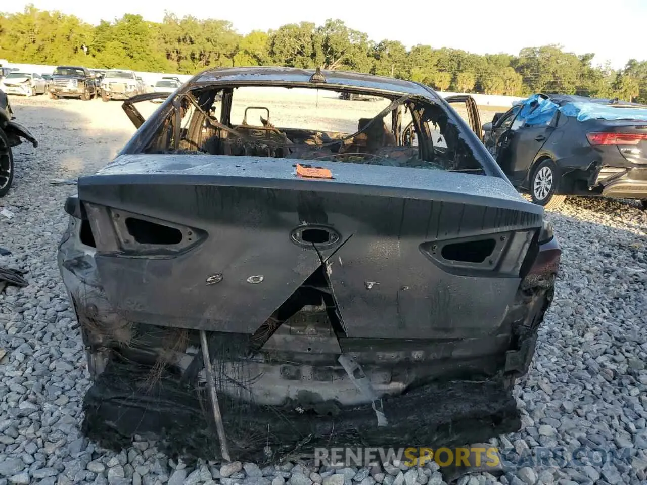 6 Photograph of a damaged car 5NPE24AF7KH759082 HYUNDAI SONATA 2019