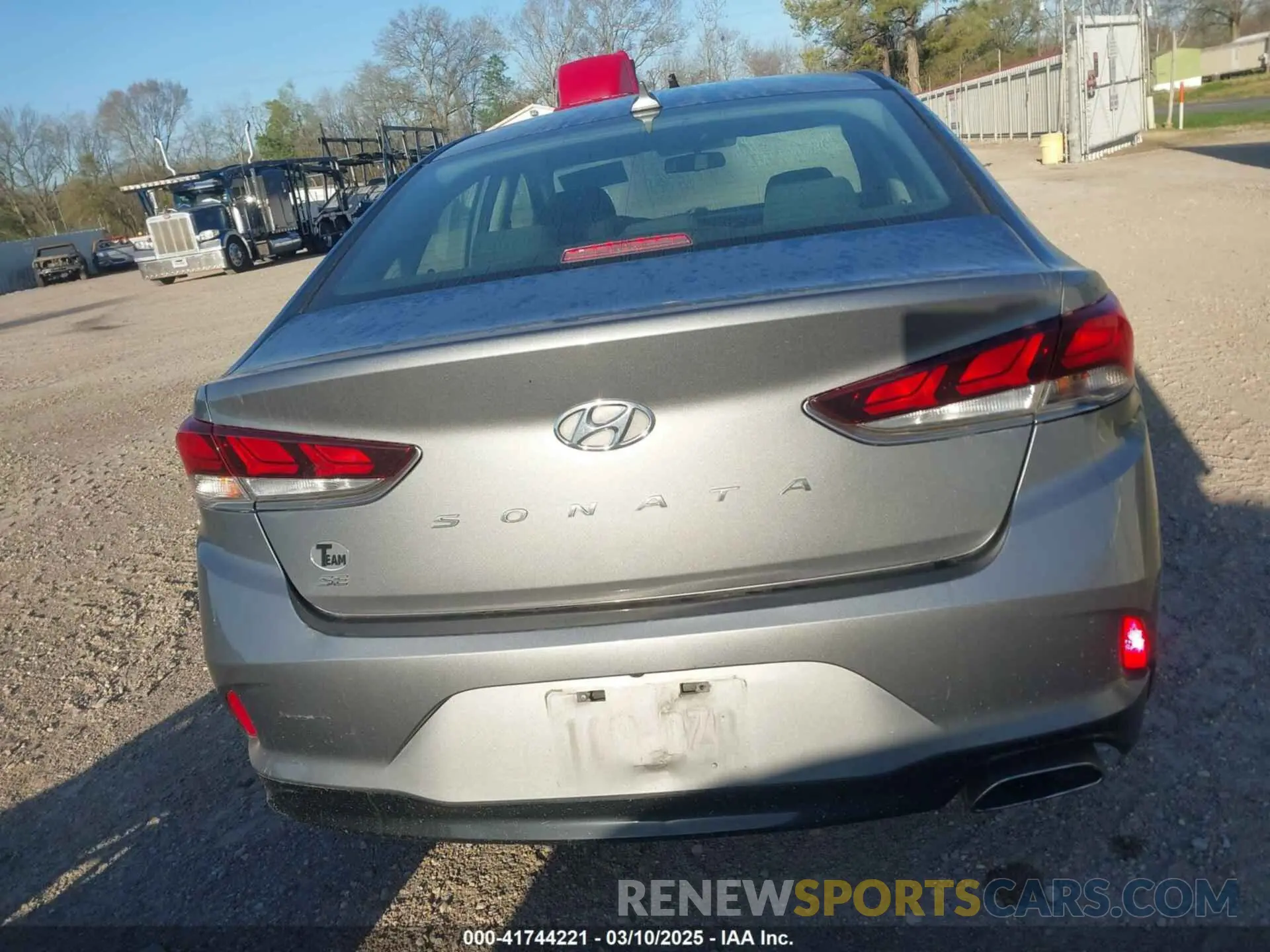 17 Photograph of a damaged car 5NPE24AF7KH765660 HYUNDAI SONATA 2019