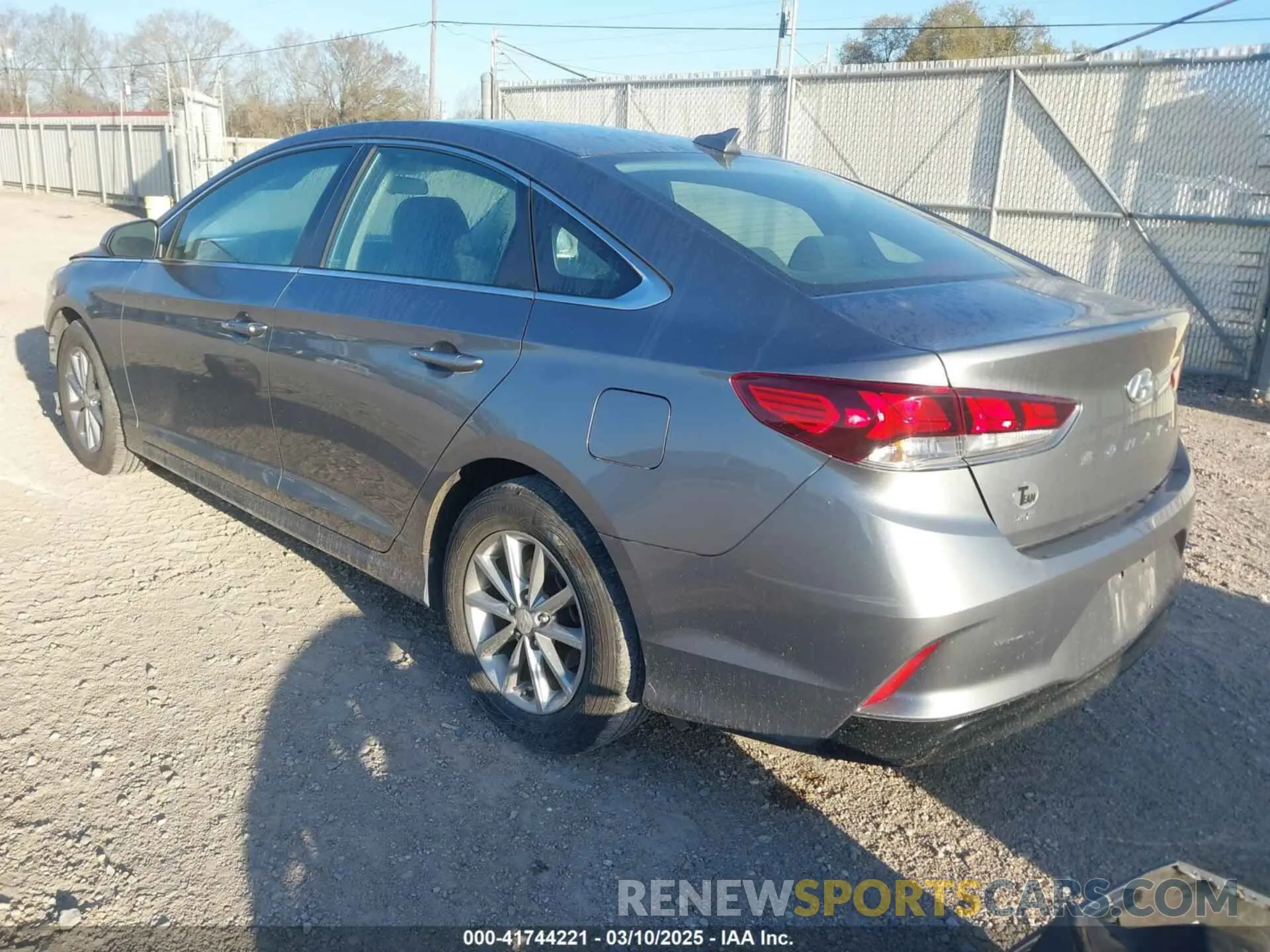 3 Photograph of a damaged car 5NPE24AF7KH765660 HYUNDAI SONATA 2019