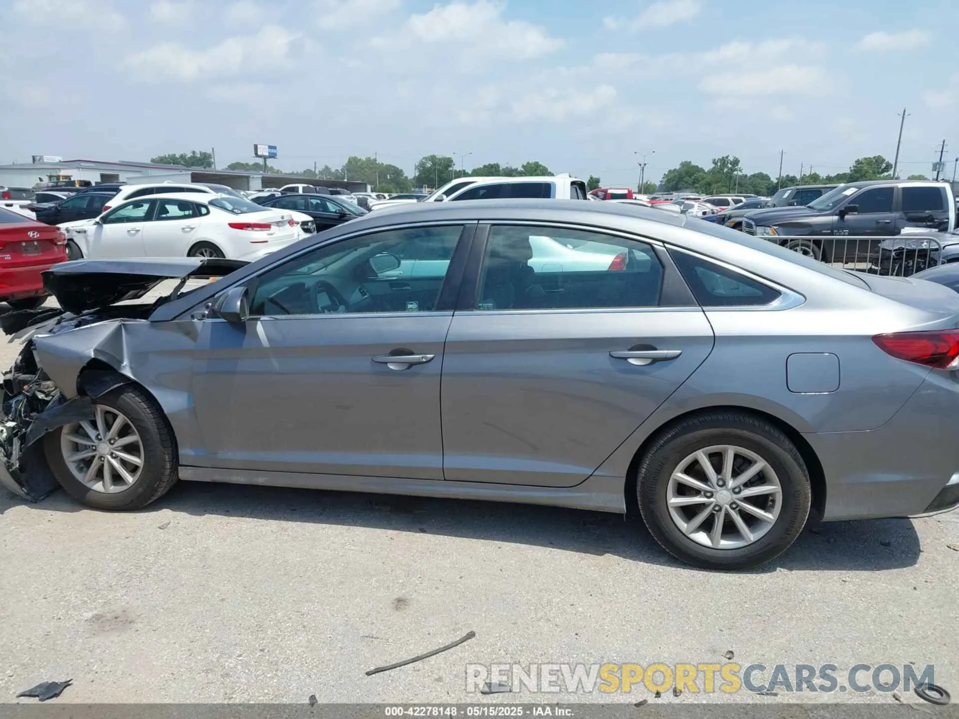 14 Photograph of a damaged car 5NPE24AF7KH780949 HYUNDAI SONATA 2019