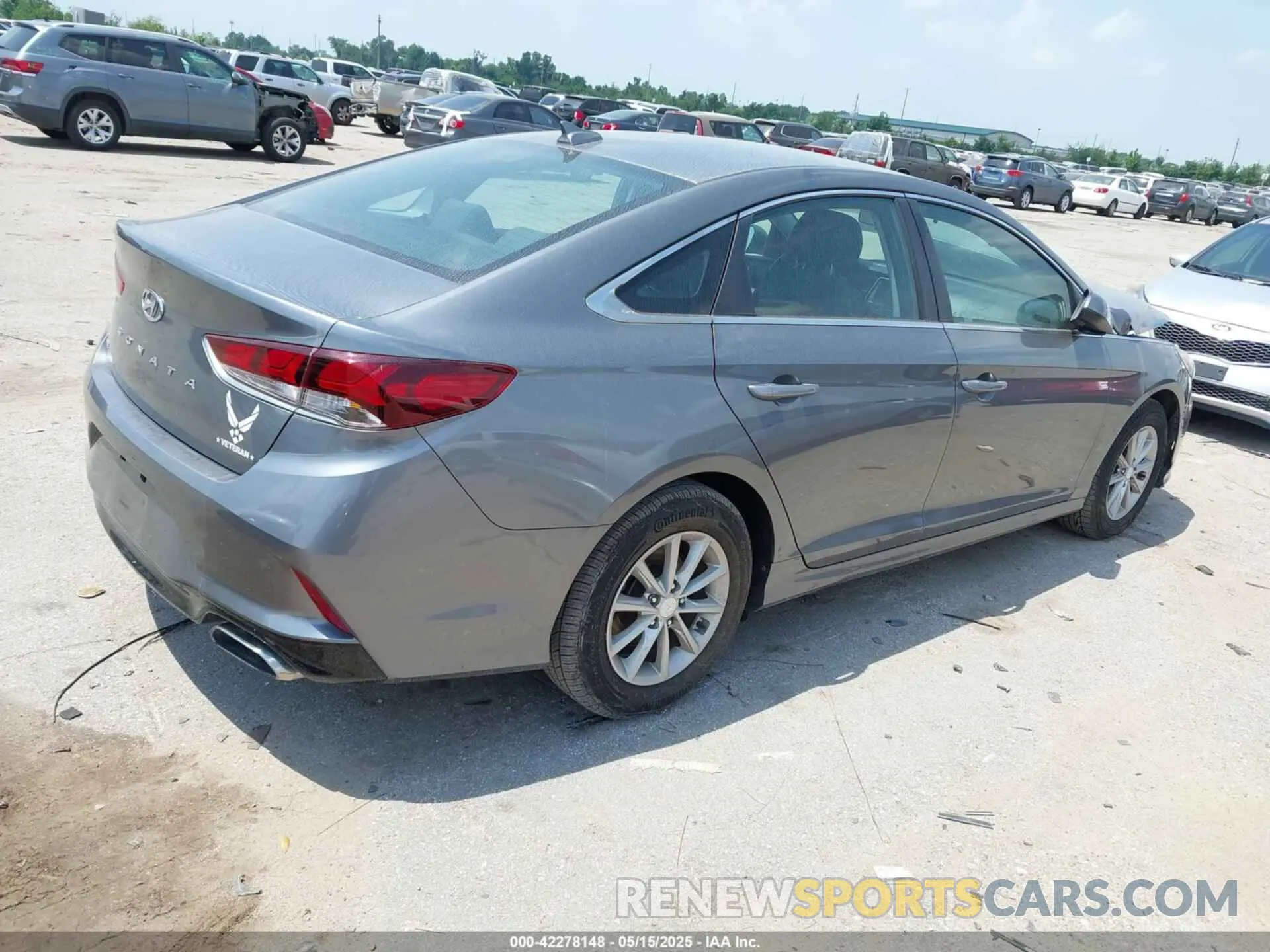 4 Photograph of a damaged car 5NPE24AF7KH780949 HYUNDAI SONATA 2019