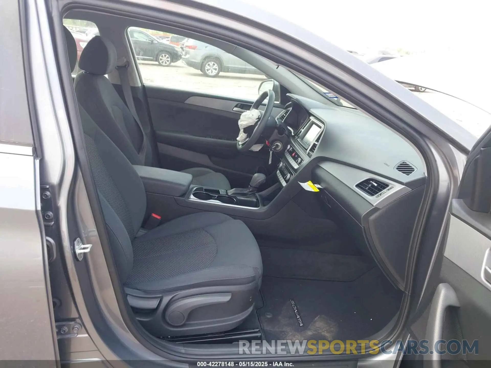 5 Photograph of a damaged car 5NPE24AF7KH780949 HYUNDAI SONATA 2019