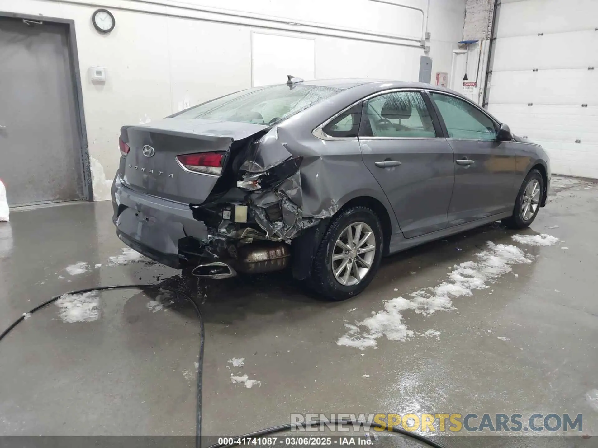 4 Photograph of a damaged car 5NPE24AF7KH787299 HYUNDAI SONATA 2019