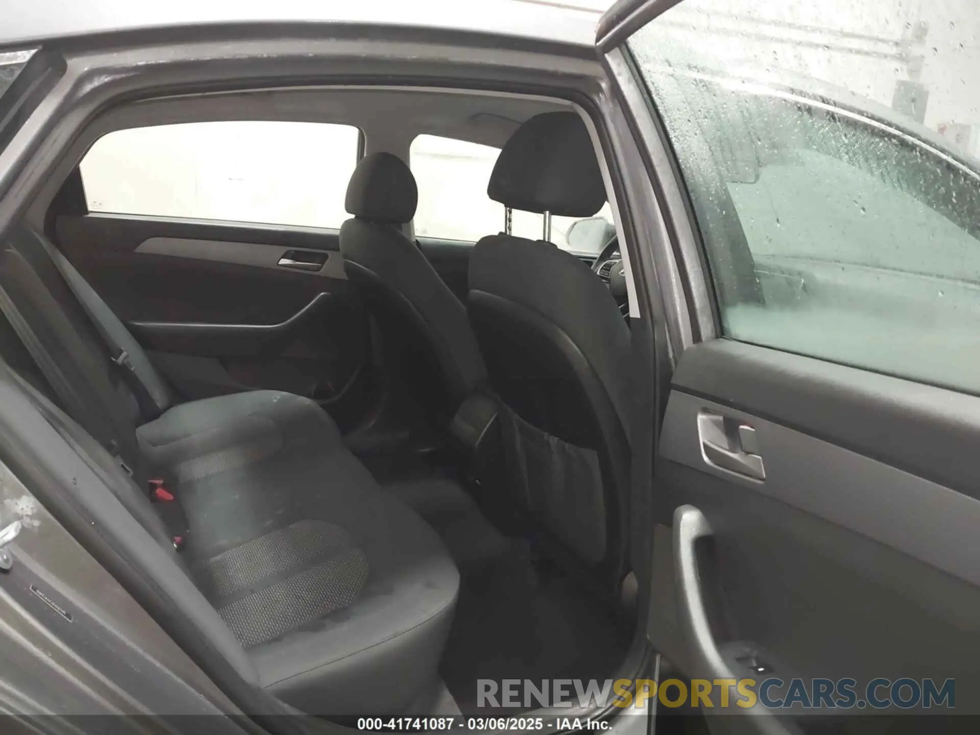 8 Photograph of a damaged car 5NPE24AF7KH787299 HYUNDAI SONATA 2019