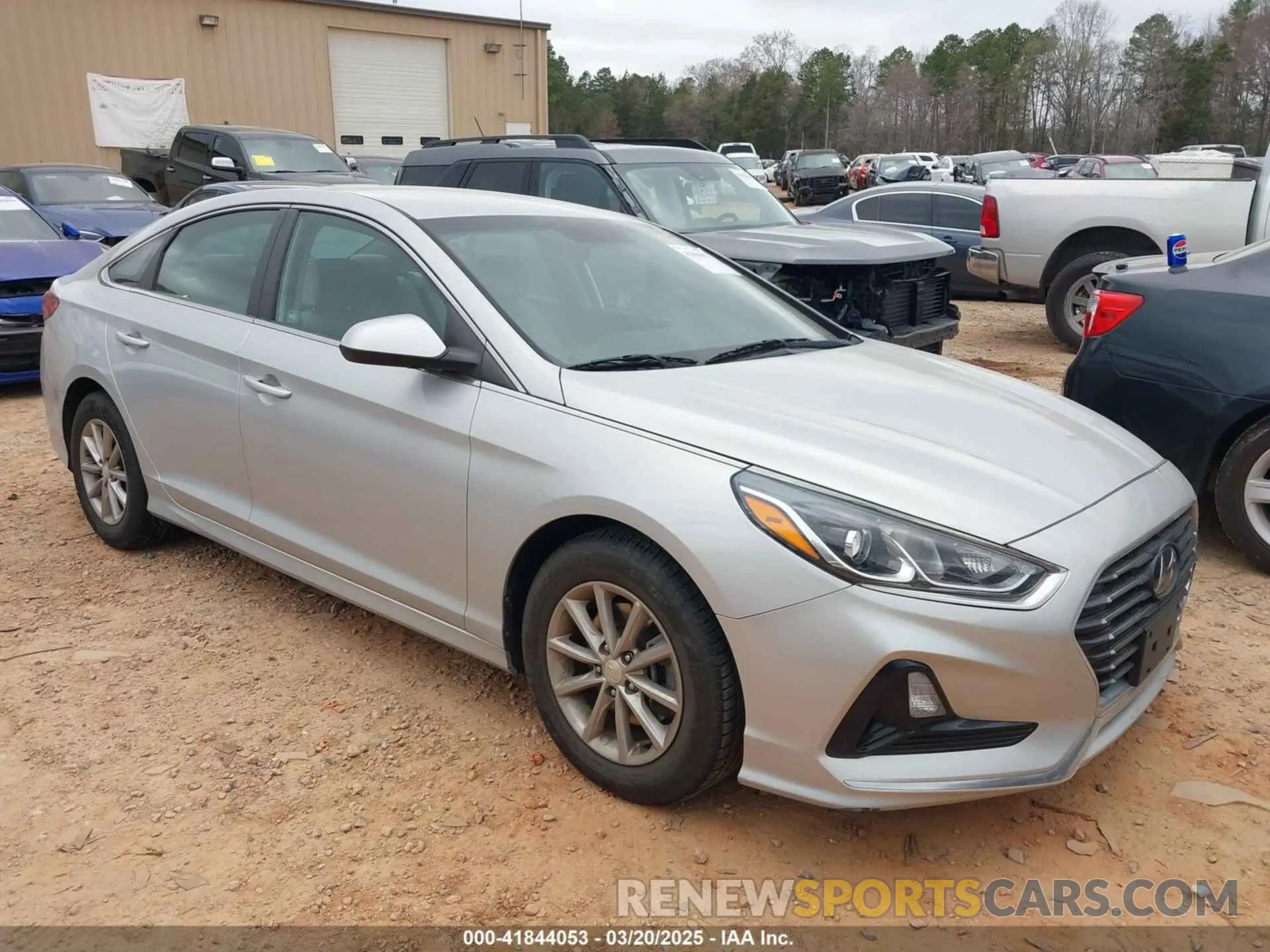 1 Photograph of a damaged car 5NPE24AF7KH800052 HYUNDAI SONATA 2019