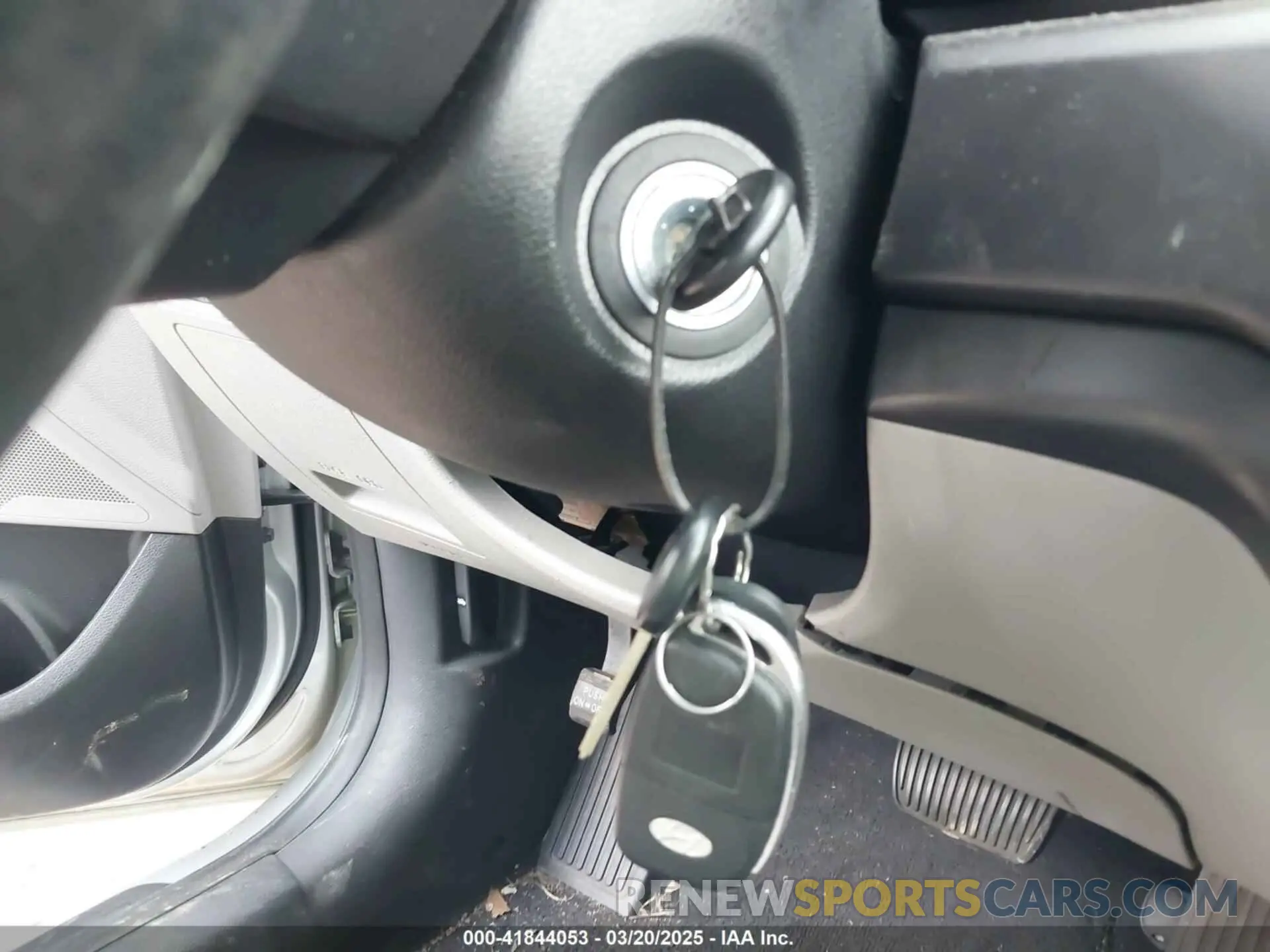 11 Photograph of a damaged car 5NPE24AF7KH800052 HYUNDAI SONATA 2019