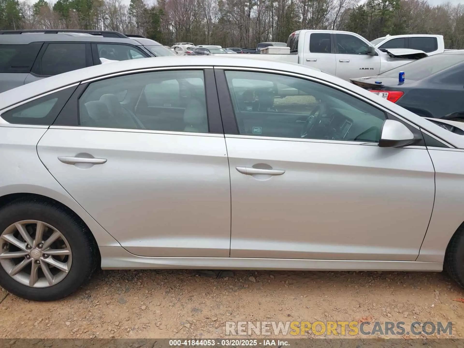 13 Photograph of a damaged car 5NPE24AF7KH800052 HYUNDAI SONATA 2019
