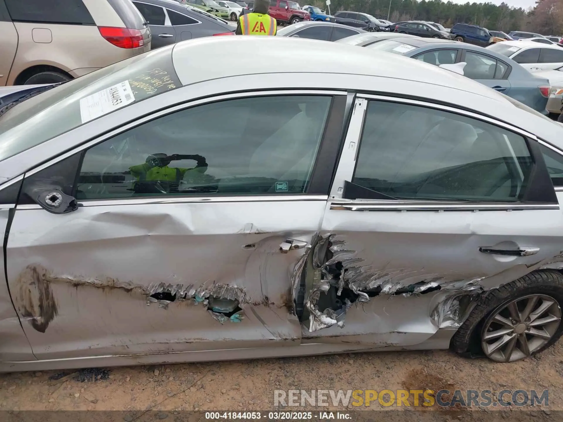 14 Photograph of a damaged car 5NPE24AF7KH800052 HYUNDAI SONATA 2019